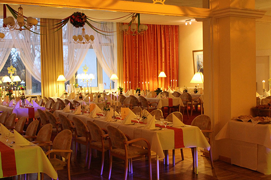 Feiern im großen Saal Feiern im großen Saal